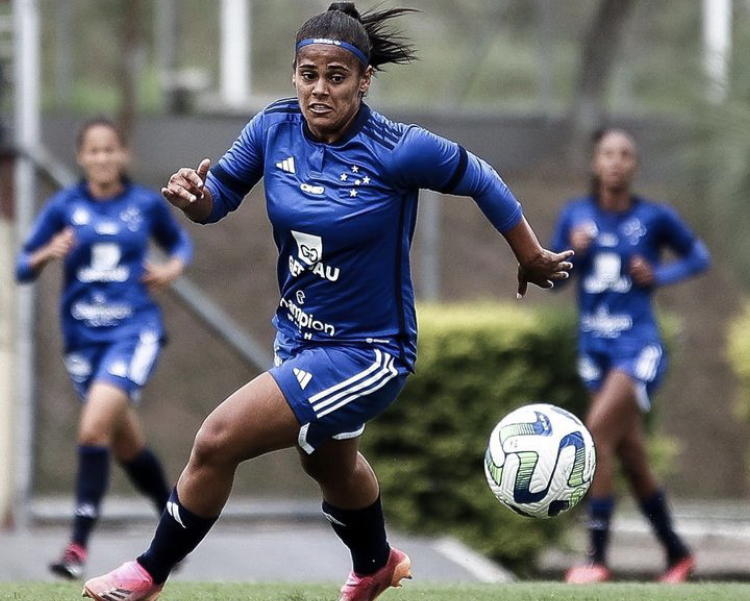 LEVANTA, SACODE A POEIRA E DÁ A VOLTA POR CIMA - Mulheres em Campo