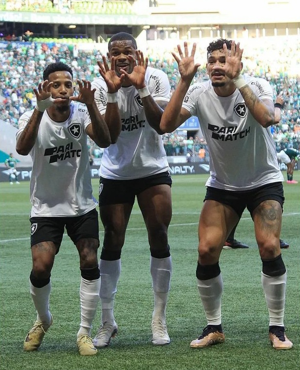 Palmeiras dispara na liderança do Brasileirão 2021