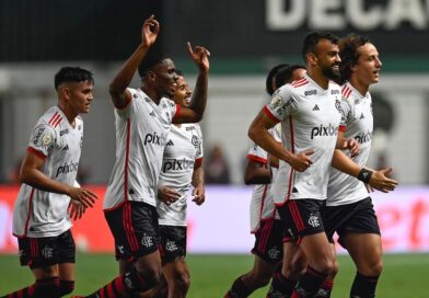 FLAMENGO VENCE O CRUZEIRO E VOLTA AO G4